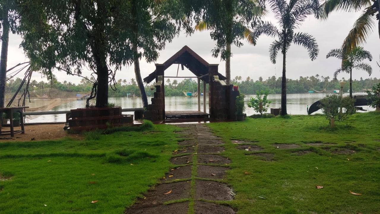 Pallipuram Ambadi'S Villa -Lake View Resort מראה חיצוני תמונה