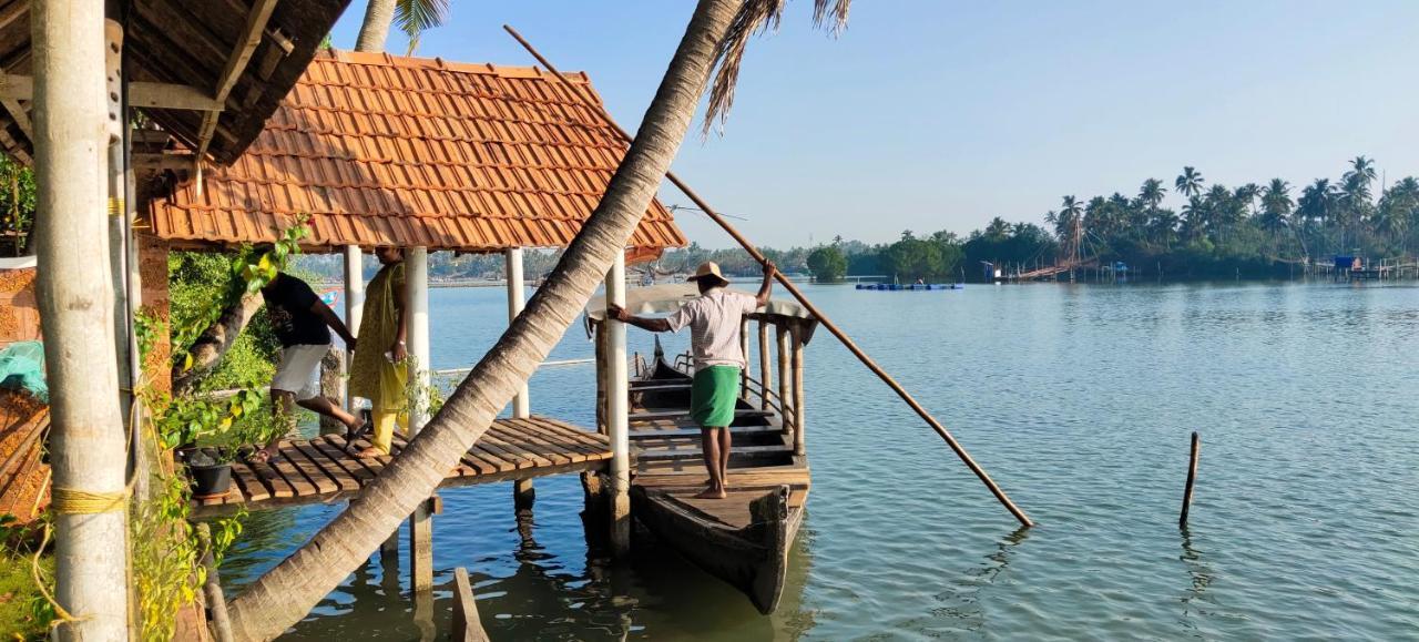 Pallipuram Ambadi'S Villa -Lake View Resort מראה חיצוני תמונה