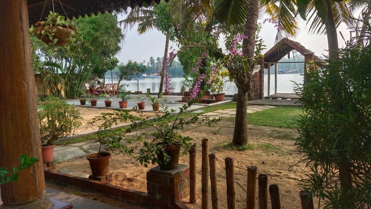 Pallipuram Ambadi'S Villa -Lake View Resort מראה חיצוני תמונה