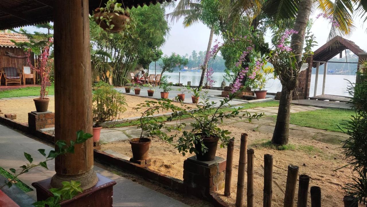 Pallipuram Ambadi'S Villa -Lake View Resort מראה חיצוני תמונה