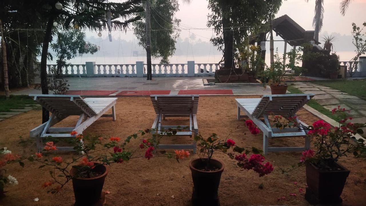 Pallipuram Ambadi'S Villa -Lake View Resort מראה חיצוני תמונה