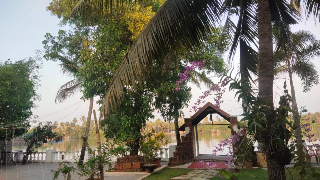 Pallipuram Ambadi'S Villa -Lake View Resort מראה חיצוני תמונה
