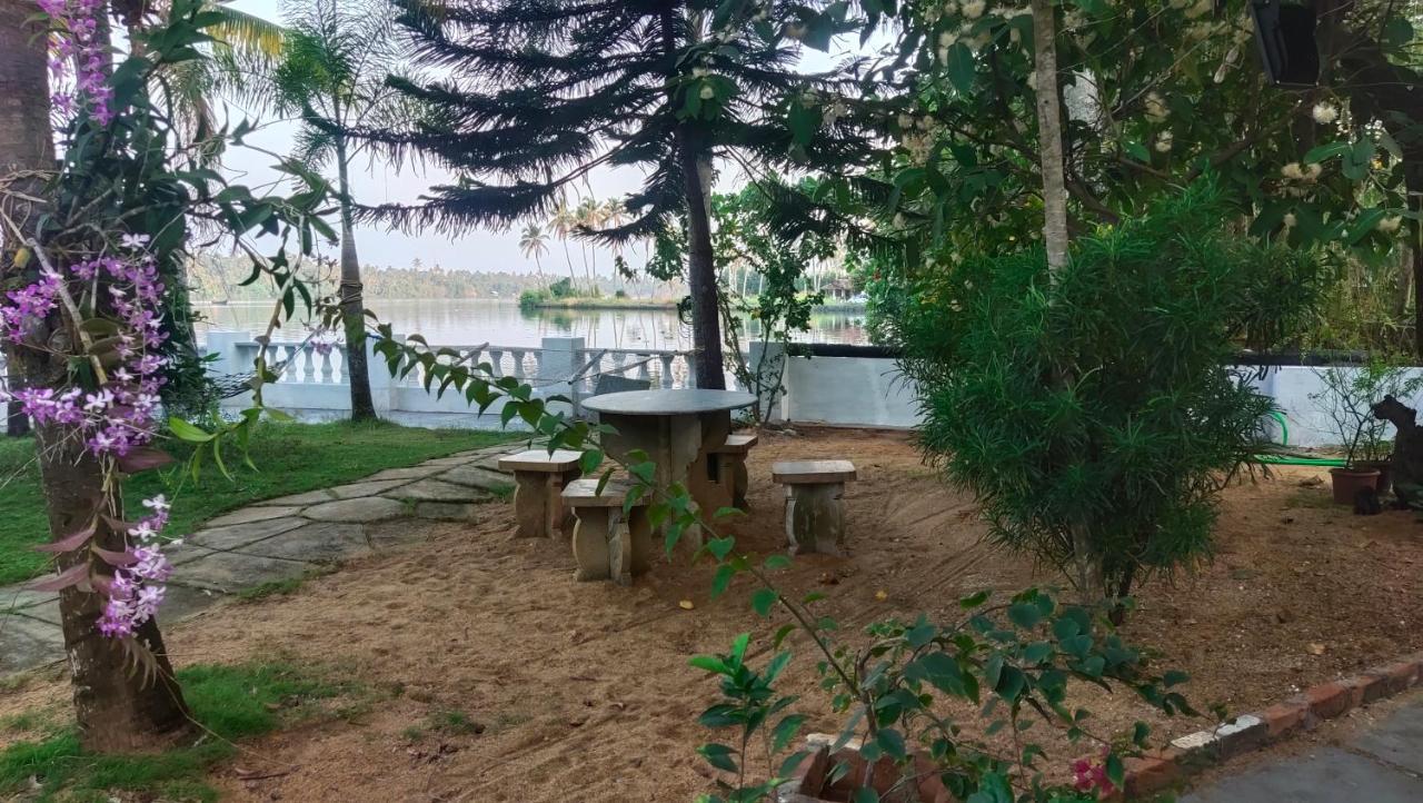 Pallipuram Ambadi'S Villa -Lake View Resort מראה חיצוני תמונה