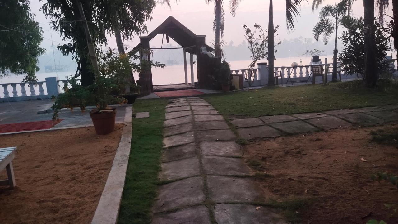 Pallipuram Ambadi'S Villa -Lake View Resort מראה חיצוני תמונה