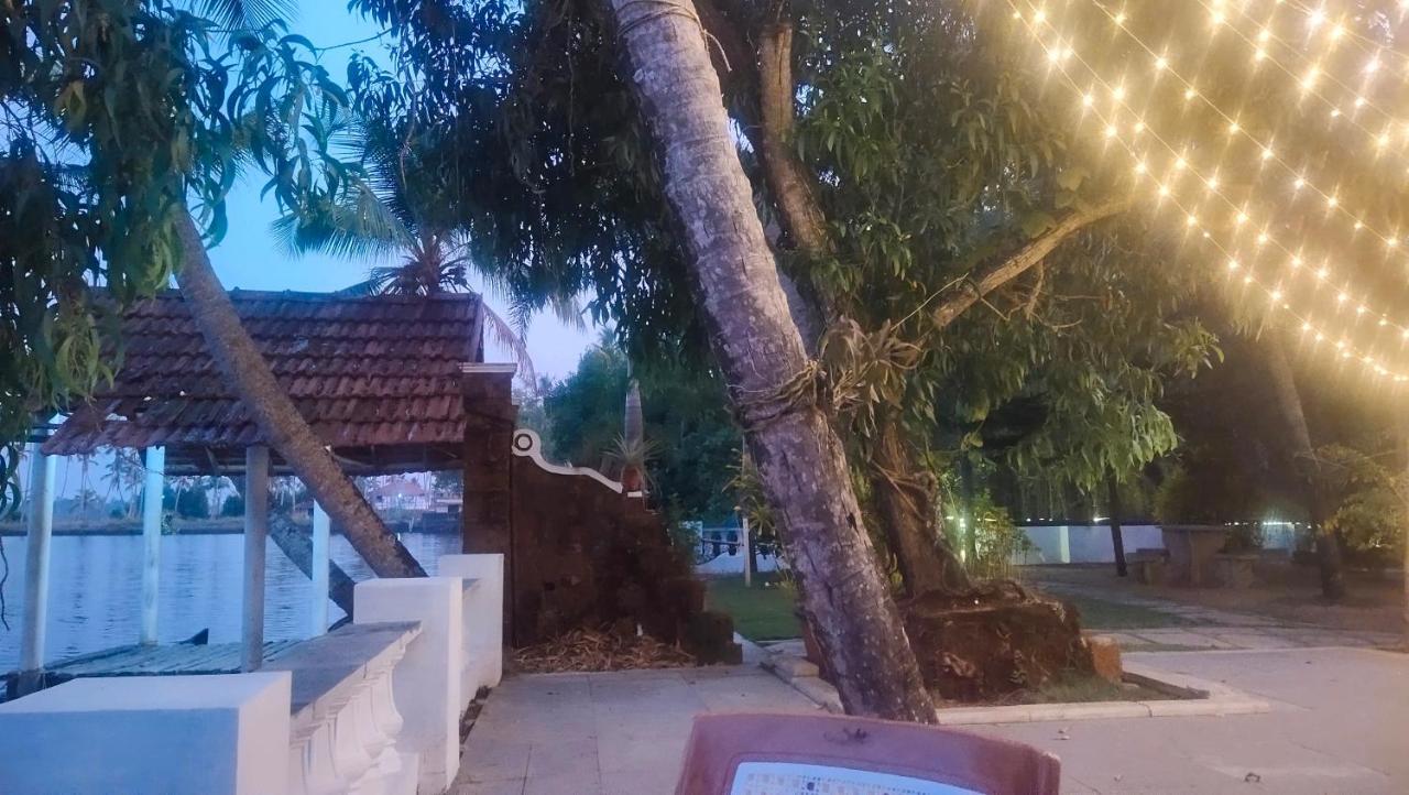 Pallipuram Ambadi'S Villa -Lake View Resort מראה חיצוני תמונה