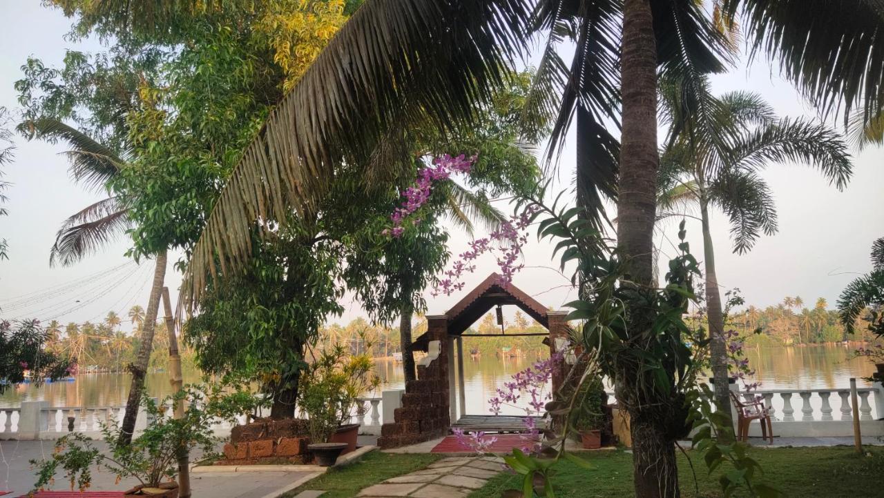 Pallipuram Ambadi'S Villa -Lake View Resort מראה חיצוני תמונה