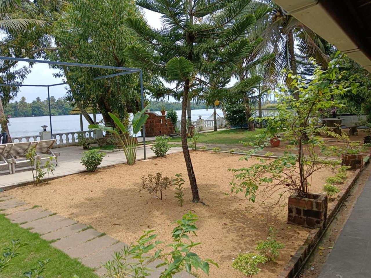 Pallipuram Ambadi'S Villa -Lake View Resort מראה חיצוני תמונה