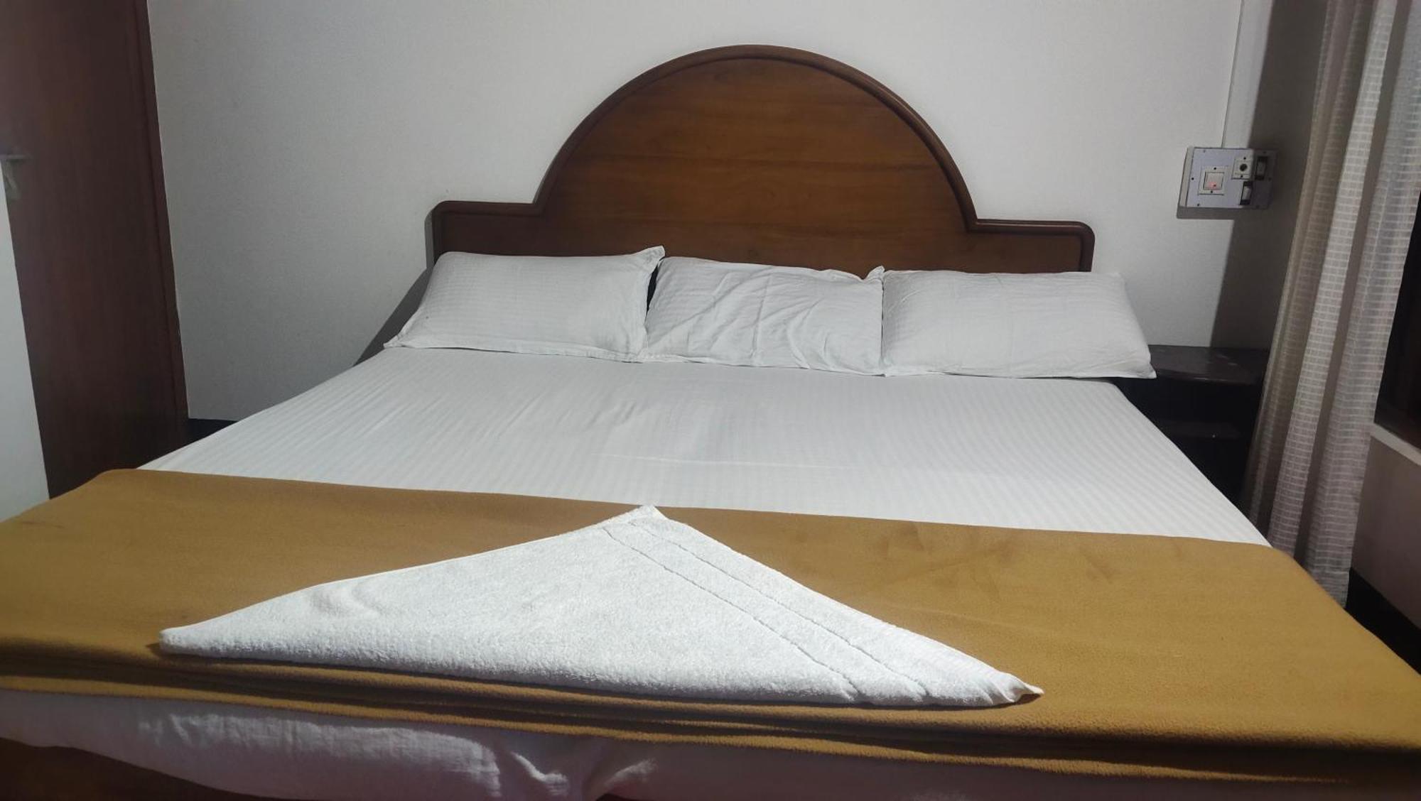 Pallipuram Ambadi'S Villa -Lake View Resort חדר תמונה